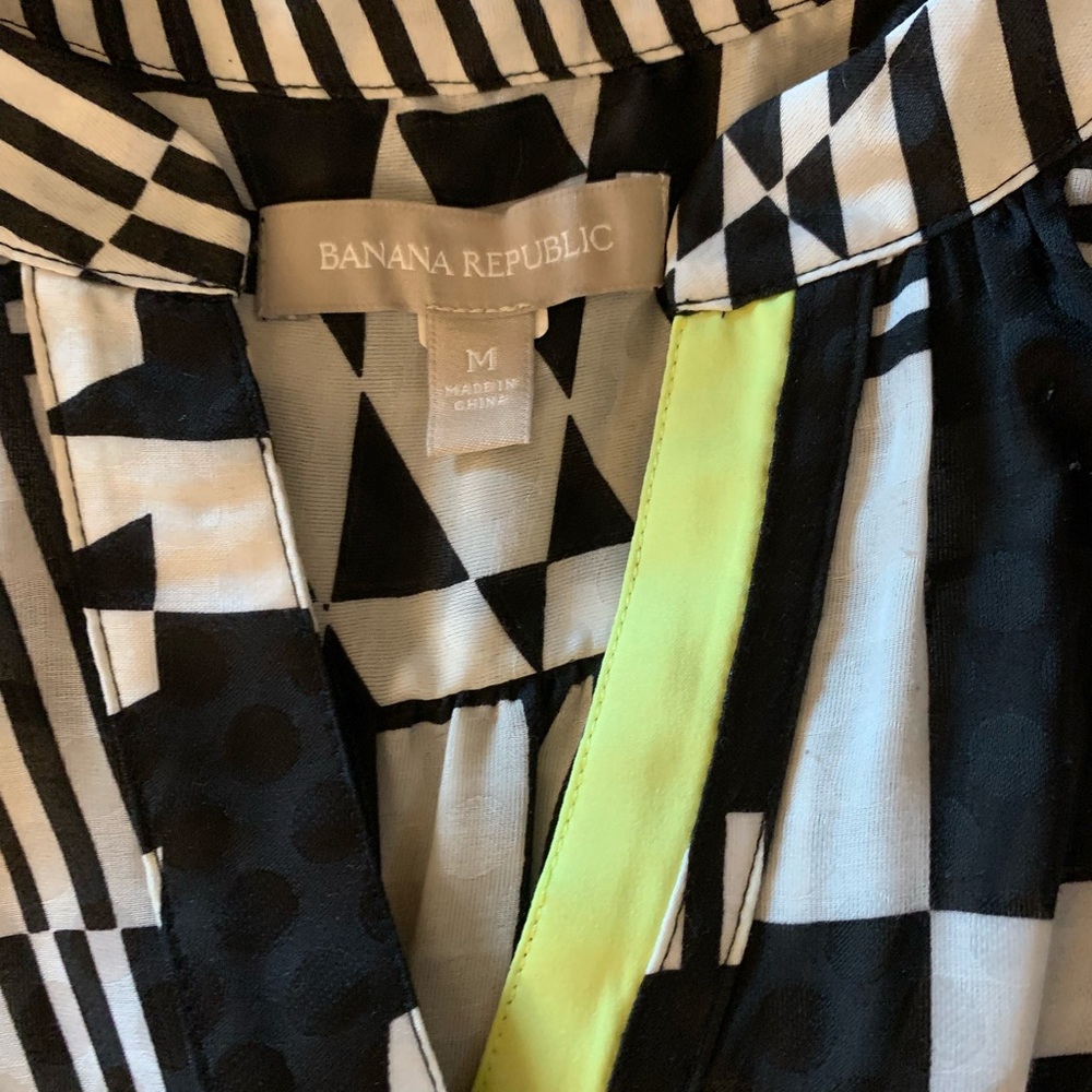Banana Republic geometric blouse - Picture 4 of 4